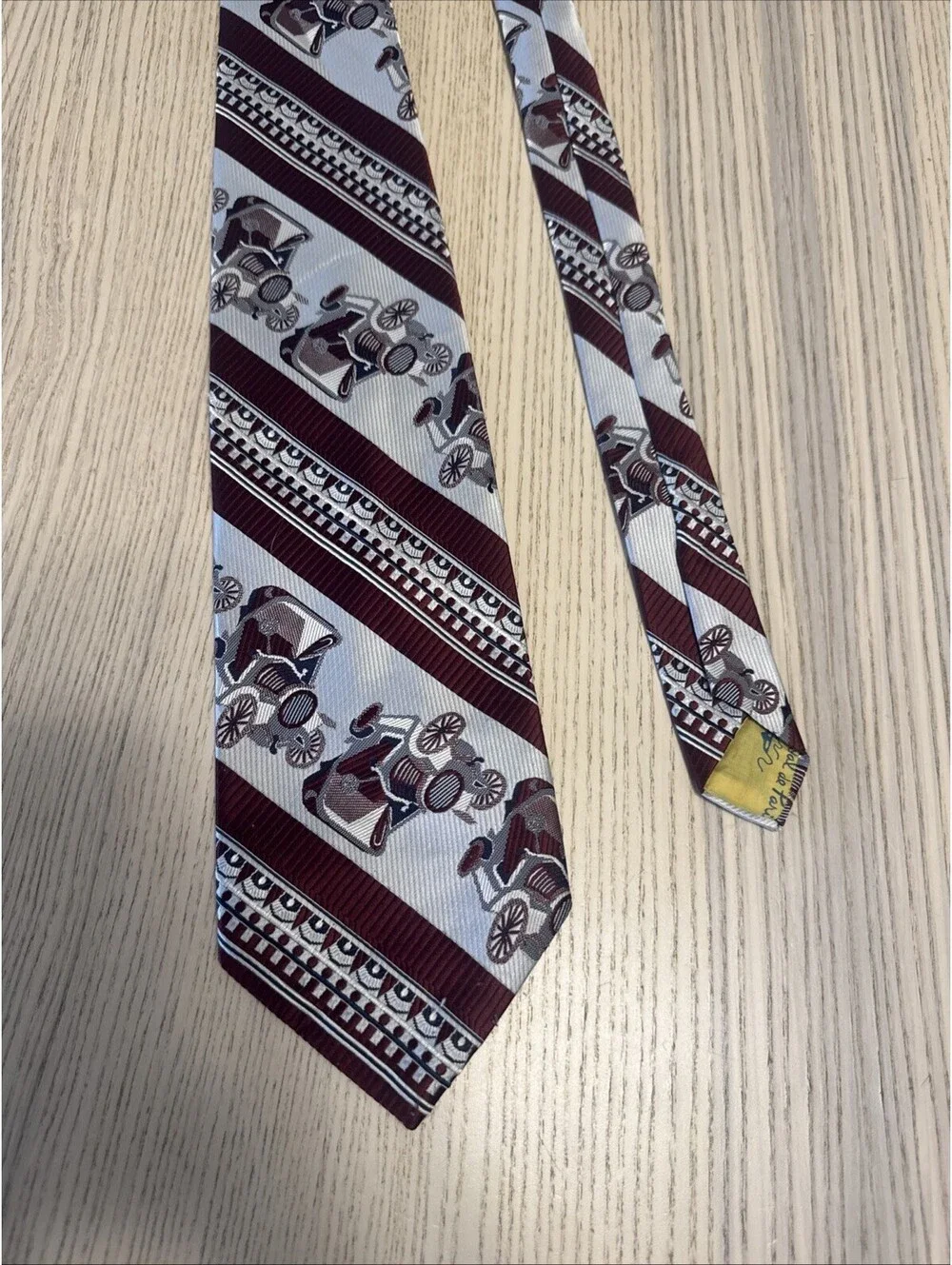 Vtg Carnaval de Paris Wide Kipper Tie Classic Antique Car Novelty Red Light Blue
